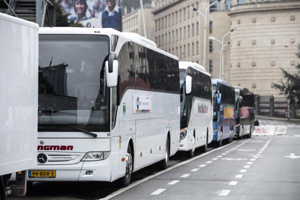 Road transport and air pollution